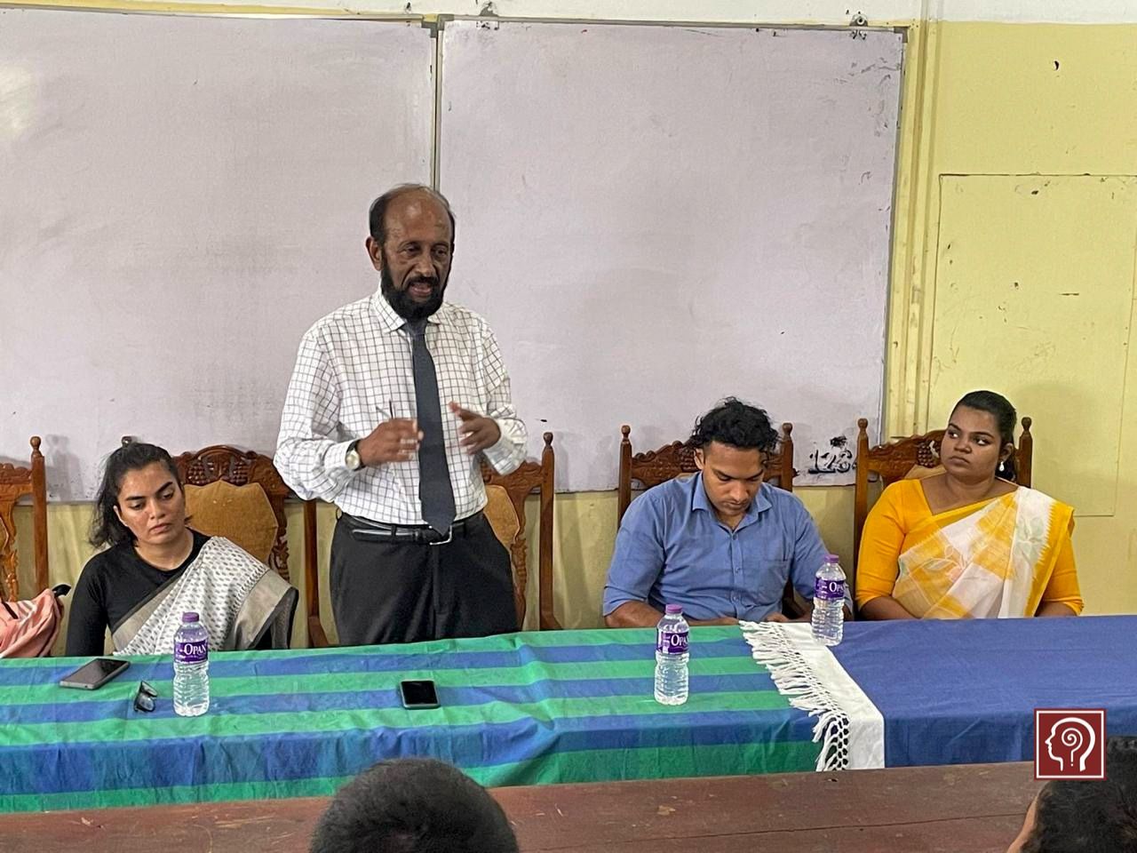 මානසික සෞඛ්‍ය පර්යේෂණ සැලසුම් කිරීම සඳහා නව යොවුන් වියේ උපදේශක කණ්ඩායමක්