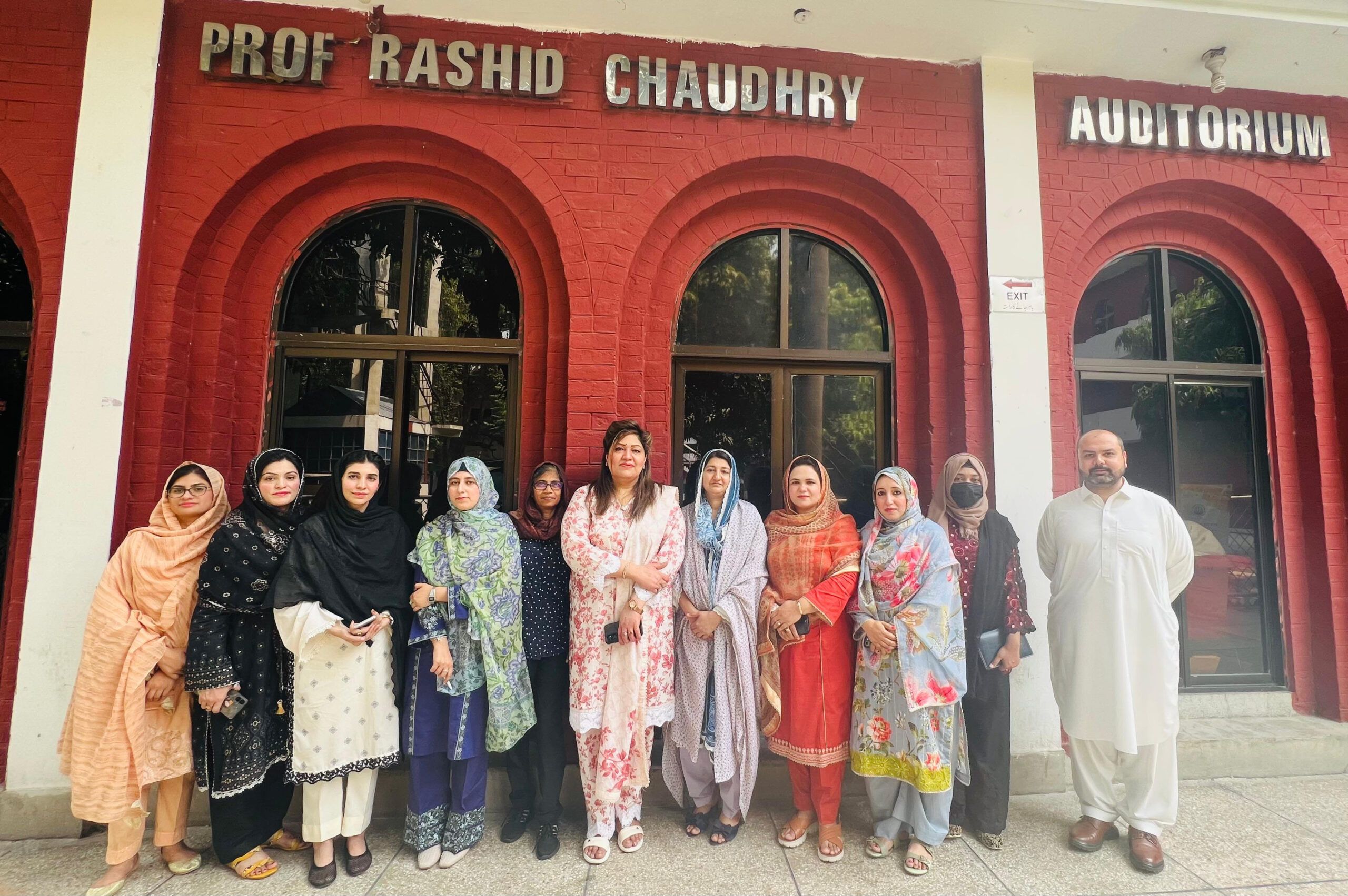 Sri Lankan Psychiatrist Trained in Culturally Adapted CBT for Psychosis at TRANSLATE Workshop in Lahore